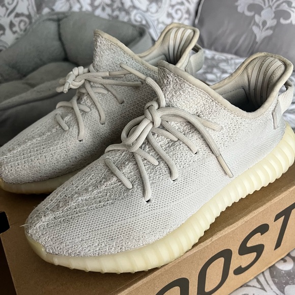 Triple White Yeezy 350 Women’s Size 7 - Picture 5 of 5